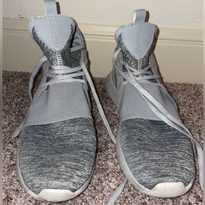 Gray tennis shoes US size 8